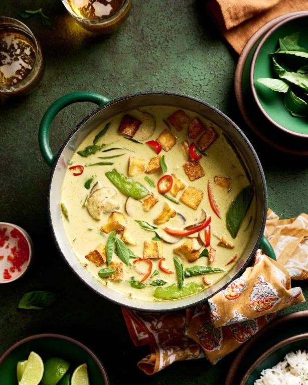 Thai Green Curry with Loofah and Vegetables