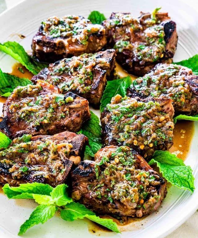 Thin Sliced Lamb with Mint and Garlic Sauce