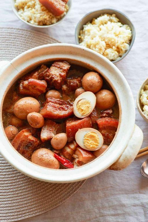 Thit Kho Trung (Braised Pork Belly with Eggs)