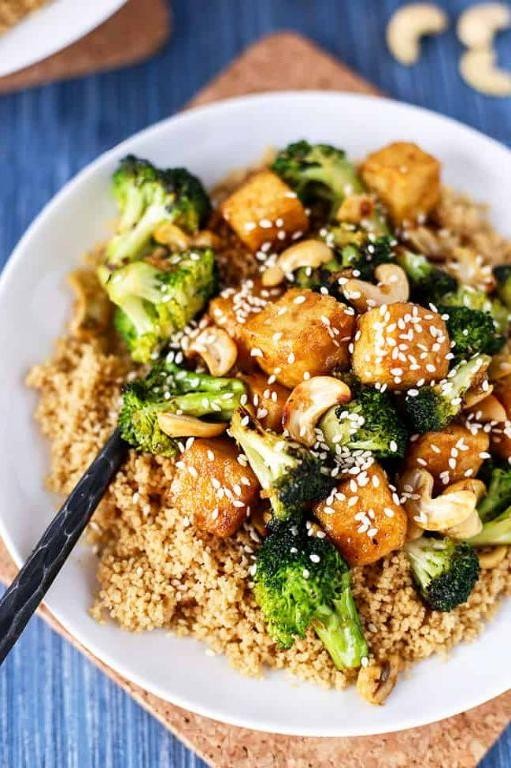 Tofu Stir-Fry with Broccoli and Cashews