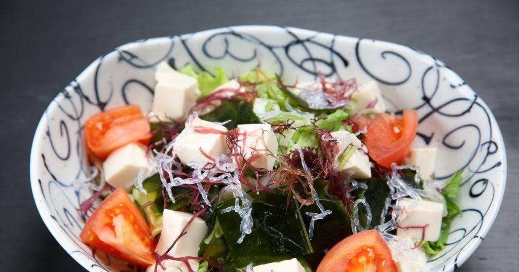 Tofu and Wakame Seaweed Salad