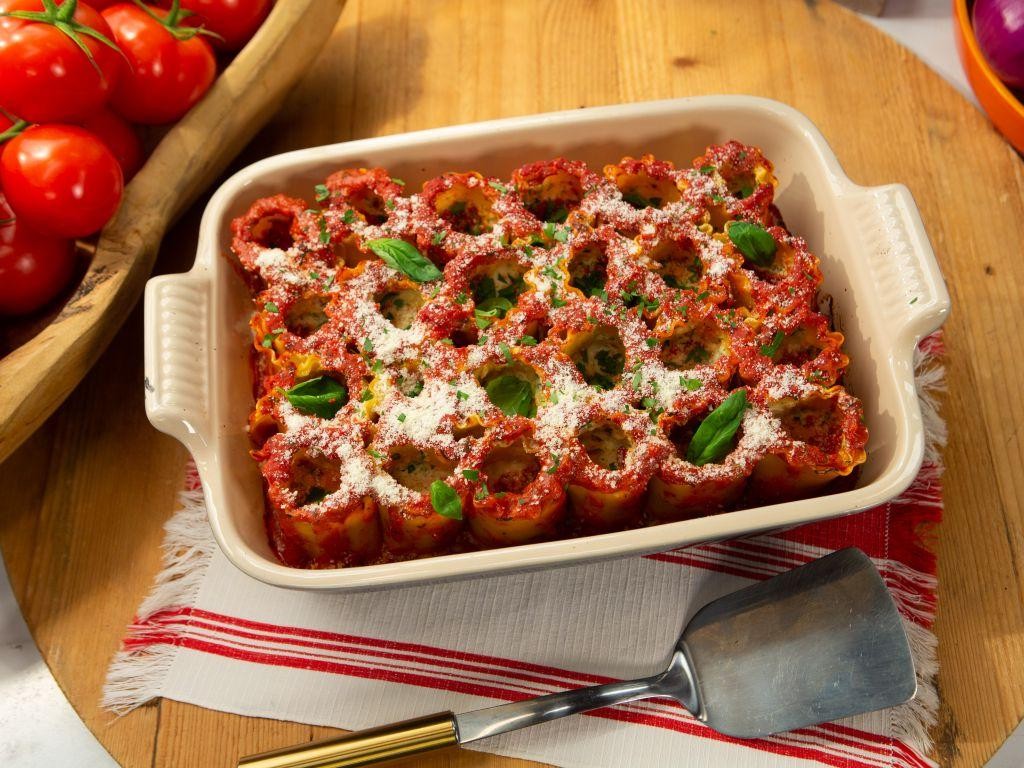 Tomato Basil Lasagna Rolls