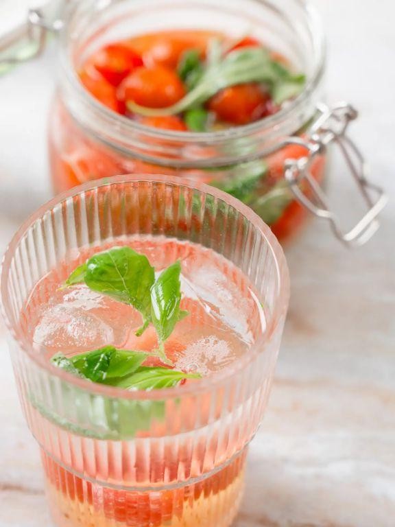 Tomato and Basil Cooling Juice