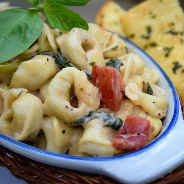 Tortellini with Cherry Tomato and Spinach