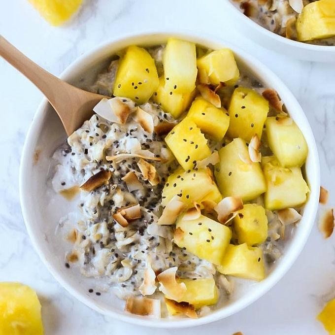Tropical Raw Oats with Coconut and Pineapple