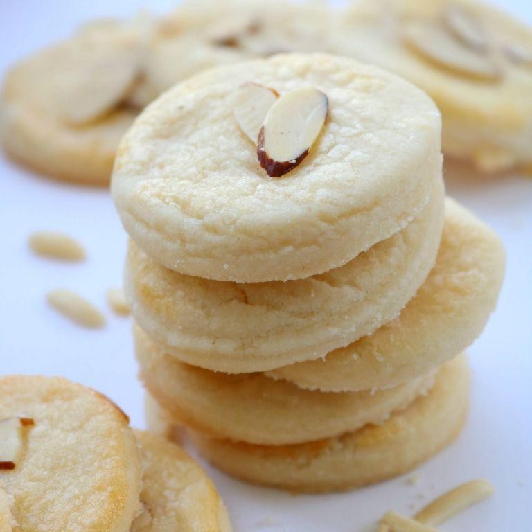 Vanilla Almond Shortbread Cookies