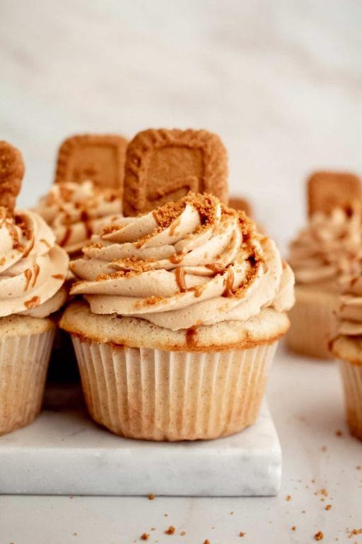 Vanilla Biscoff Cupcakes