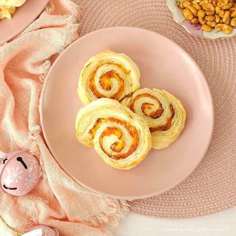 Vanilla Cream Cheese Puff Pastry Swirls