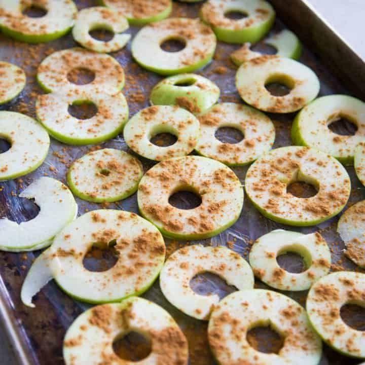 Vanilla-Scented Dehydrated Apple Bites