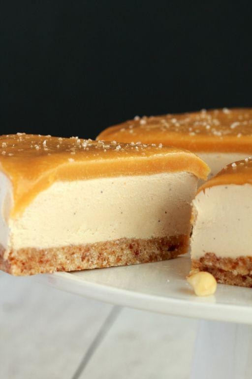 Vegan Cheesecake with Cashew Filling