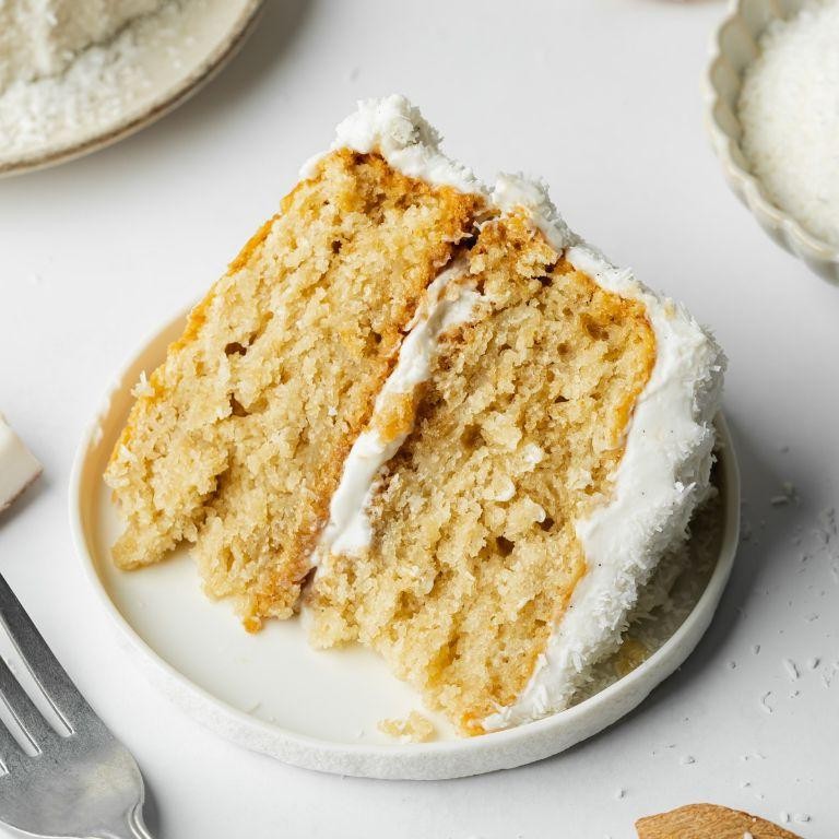 Vegan Fluffy Vanilla Cake with Coconut Cream