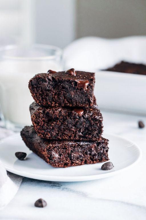 Vegan Minimalist Brownies with Avocado