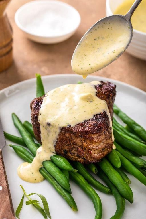 Velvety Béarnaise Sauce