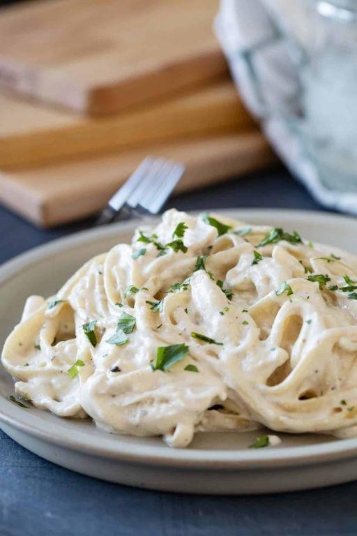 Velvety Slow Cooker Chicken Alfredo