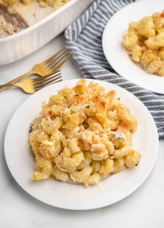 White Cheddar and Truffle Oil Crockpot Mac and Cheese