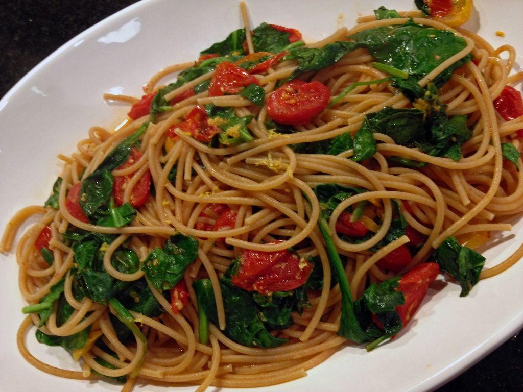 Whole Wheat Pasta with Roasted Tomatoes and Spinach
