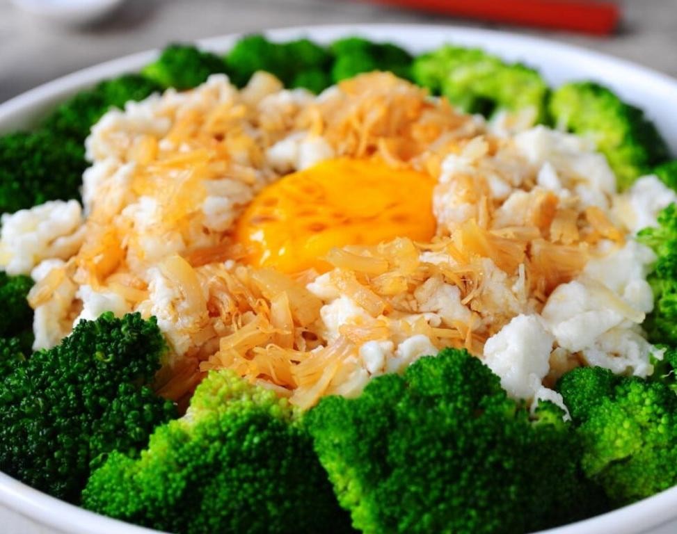 Zesty Egg White Stir-Fry with Broccoli
