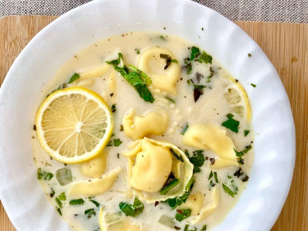 Zesty Lemon and Herb Creamy Tortellini Soup