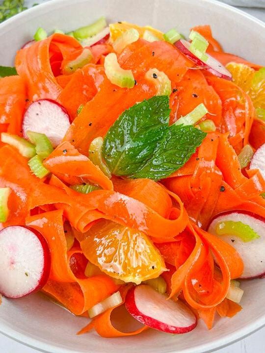 Zesty Radish and Carrot Juice