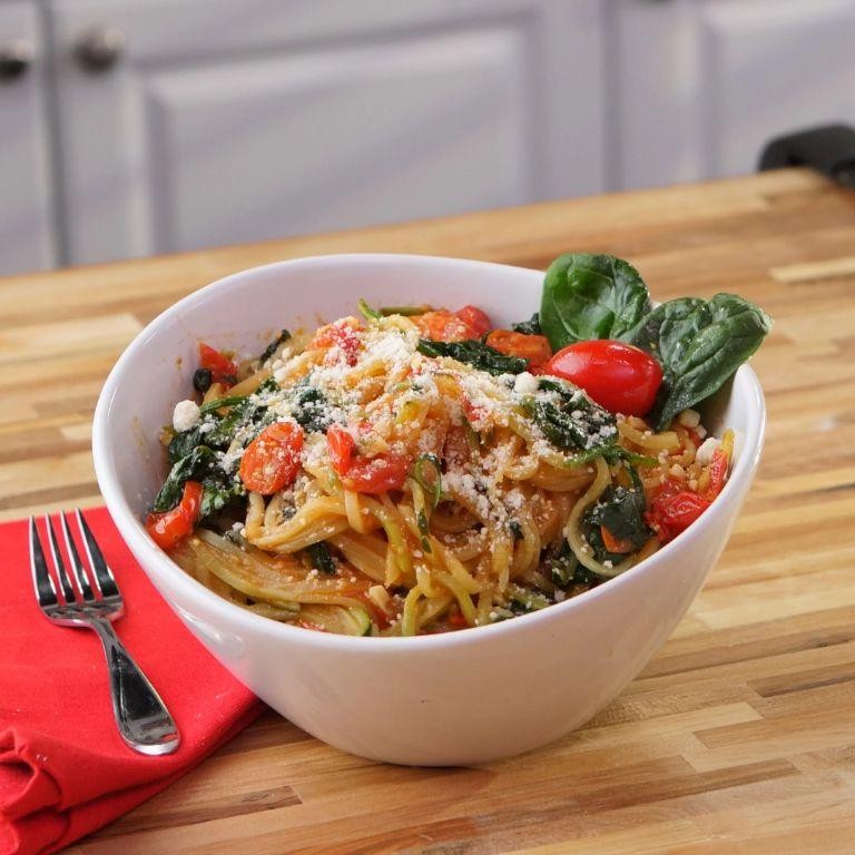 Zucchini Noodles with Garlic Tomato Sauce