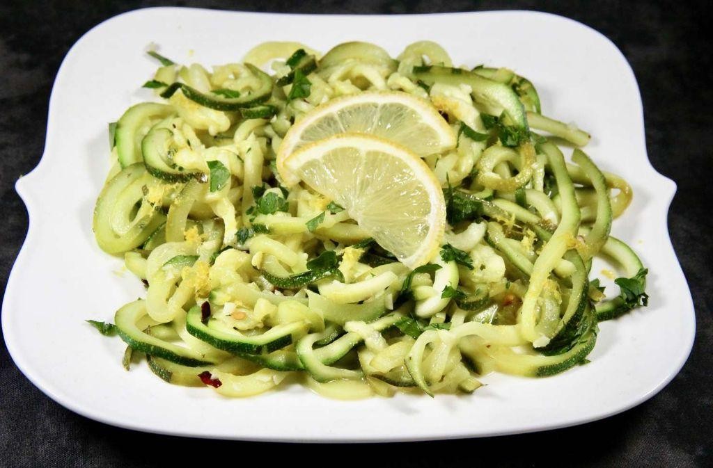 Zucchini Noodles with Garlic and Lemon