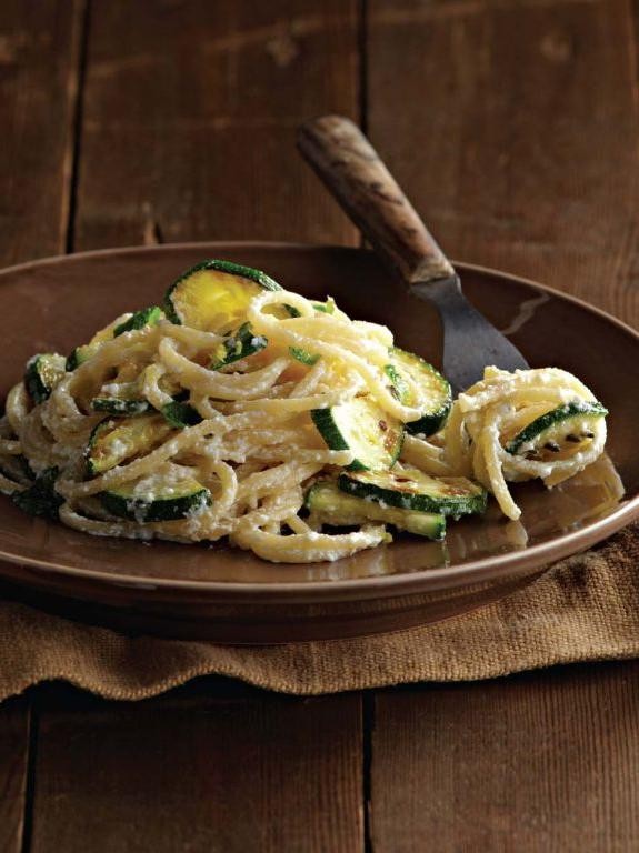 Zucchini Pasta with Garlic and Olive Oil