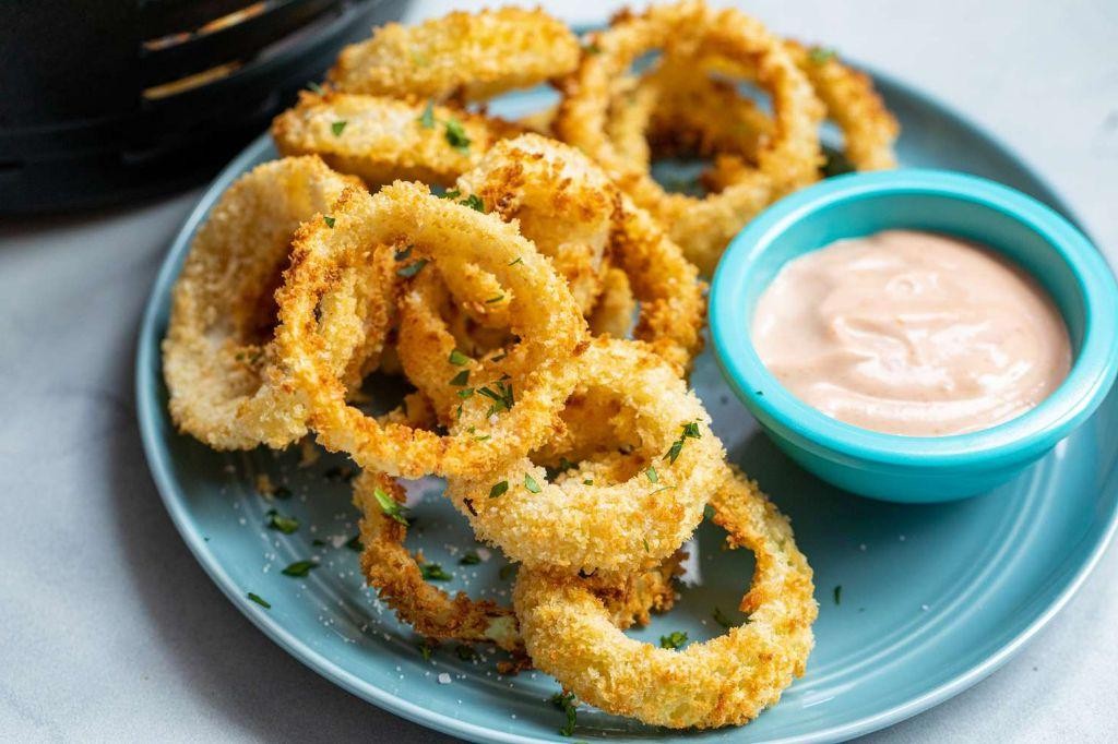 Air Fried Onion Rings with Dipping Sauce