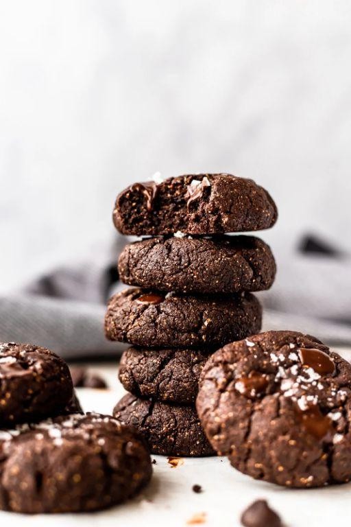 Almond Butter Cacao Cookies