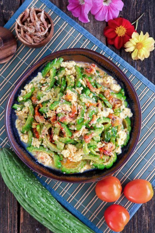 Ampalaya Con Carne with Onions and Tomatoes