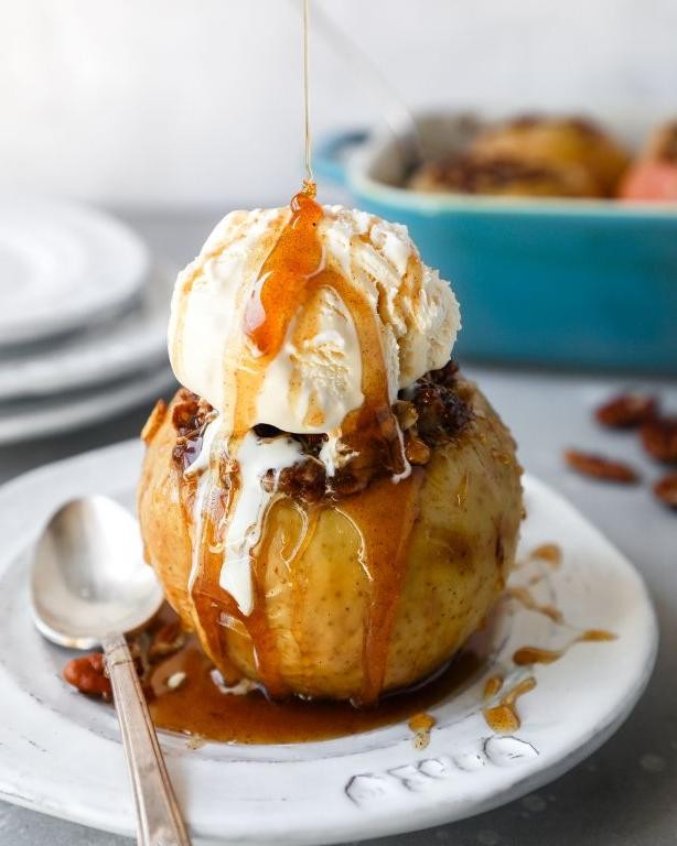 Baked Apple with Cinnamon and Honey