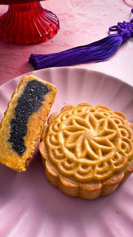 Black Sesame Moon Cake Delight