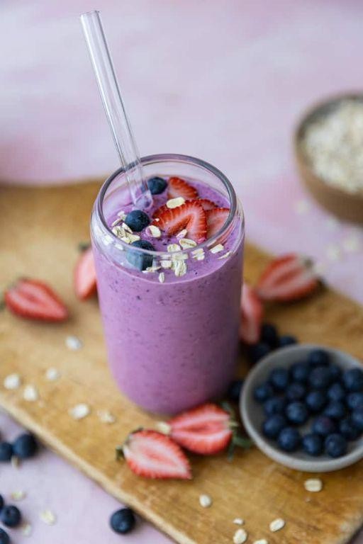 Blueberry and Greek Yogurt Smoothie