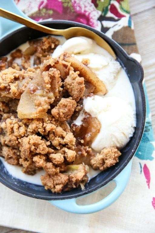 Classic Graham Wafer Crumb Apple Crisp