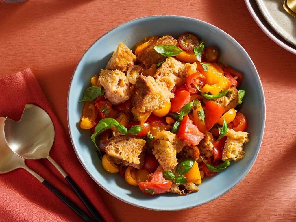 Classic Panzanella Salad with Fresh Tomatoes