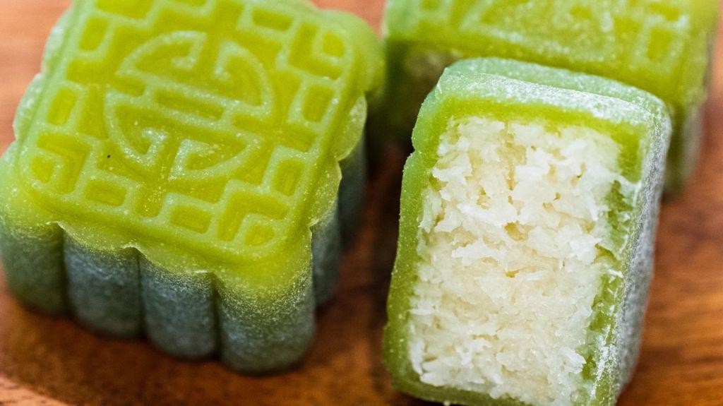 Coconut Cream Moon Cake