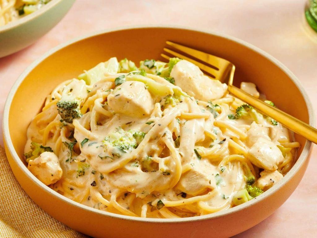Creamy Chicken Alfredo Bowl
