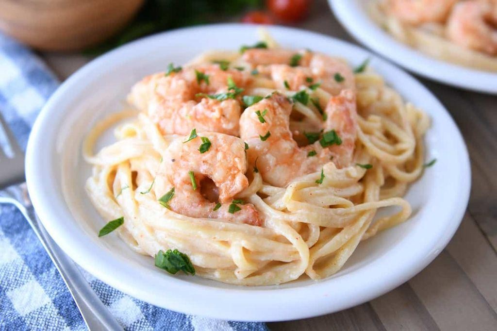 Creamy Garlic Seafood Mix Fettuccine