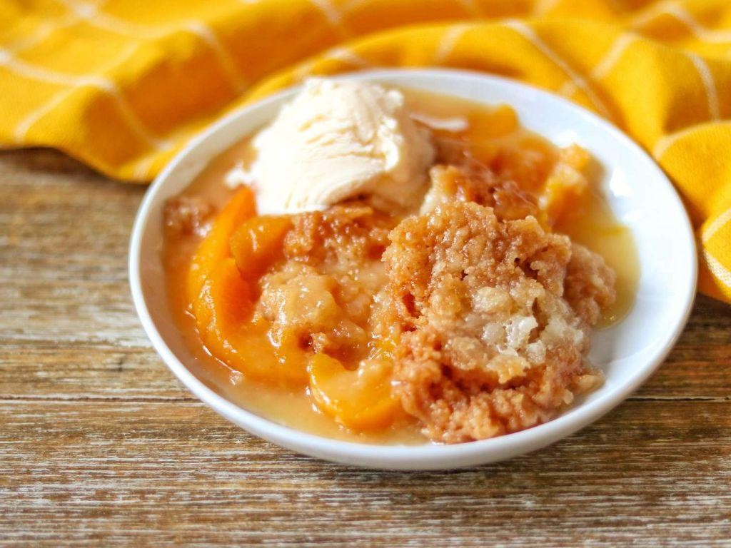 Crock Pot Southern Peach Cobbler