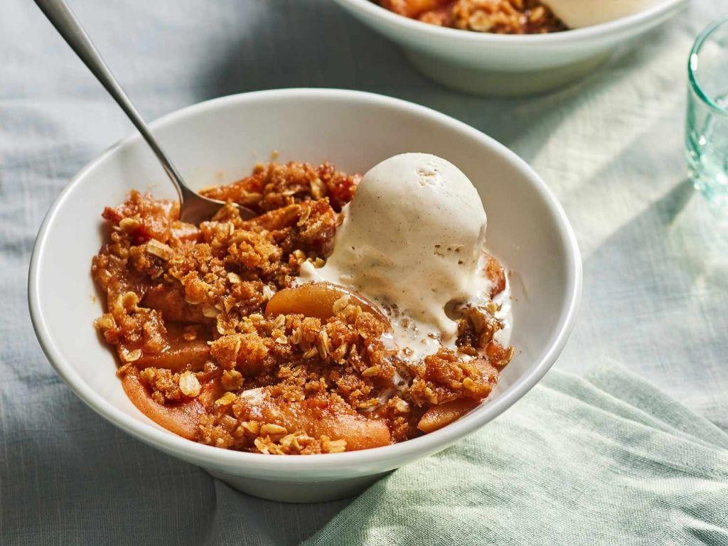 Delightful Apple Crisp with Oat Topping