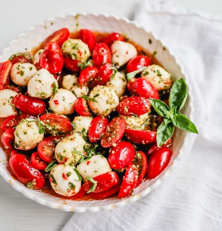 Fresh Basil and Mozzarella Pesto Salad