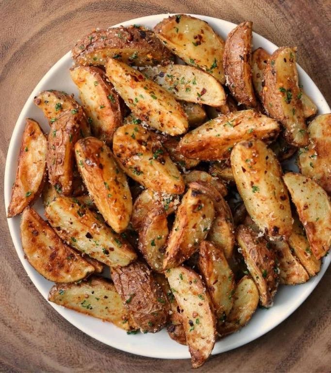 Garlic Parmesan Air Fryer Potato Wedges