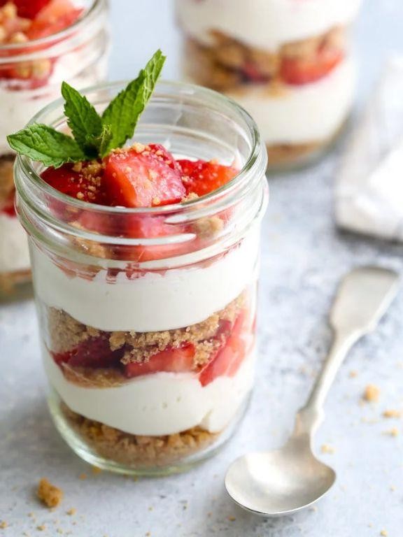 Graham Wafer Crumb Berry Parfaits