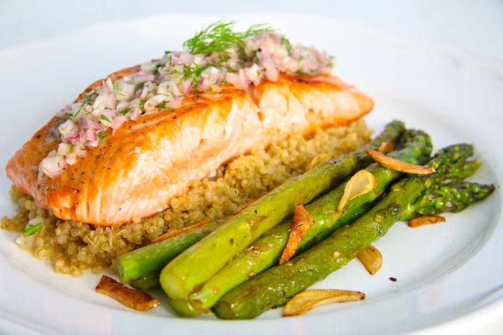 Grilled Salmon with Asparagus and Quinoa