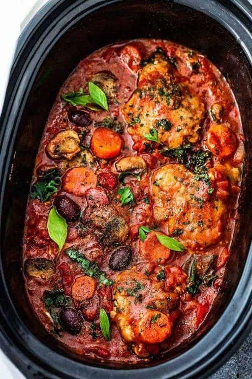 Hearty Chicken Cacciatore with Mushrooms in a Crockpot