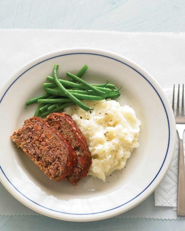 Hearty Meatloaf with Mashed Potatoes