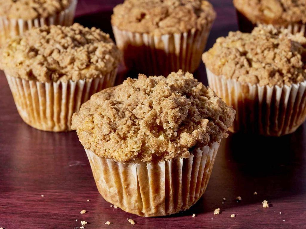 Homemade Apple Cinnamon Muffins