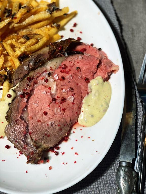 Juicy Prime Rib with Peppercorn Gravy