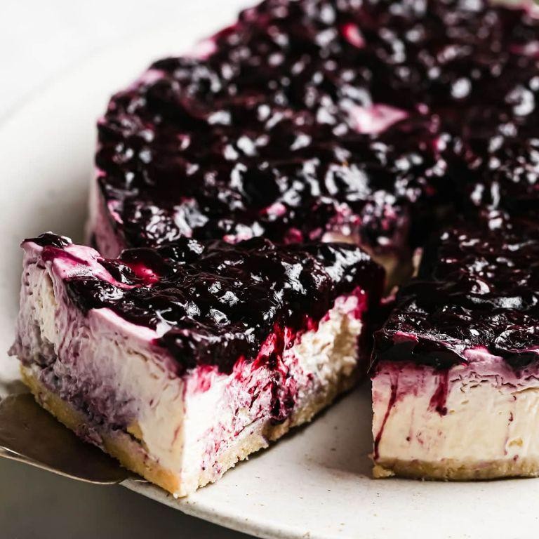 Keto Cheesecake with Berry Topping