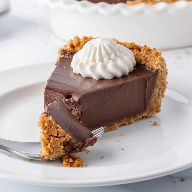 No-Bake Chocolate Graham Wafer Crumb Pie