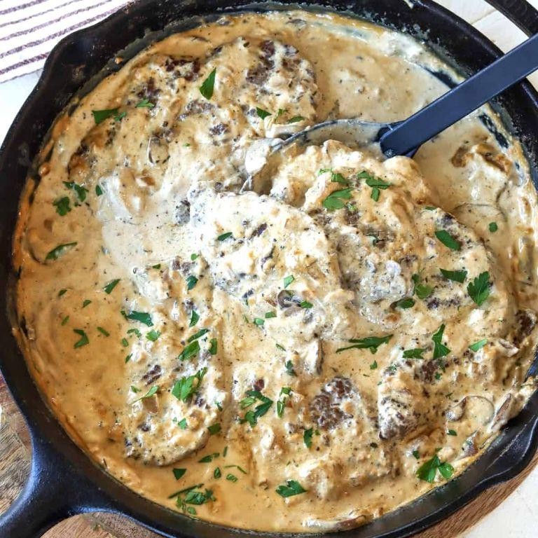 Oven-Braised Cube Steak with Creamy Mushroom Gravy
